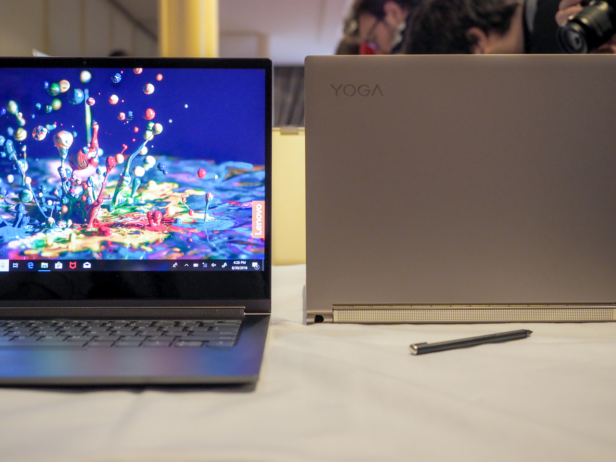 Все ноутбуки Lenovo Yoga, которые были представлены сегодня, поддерживают технологию Rapid Charge, которая позволяет пополнять ваш компьютер до 80 процентов в час
