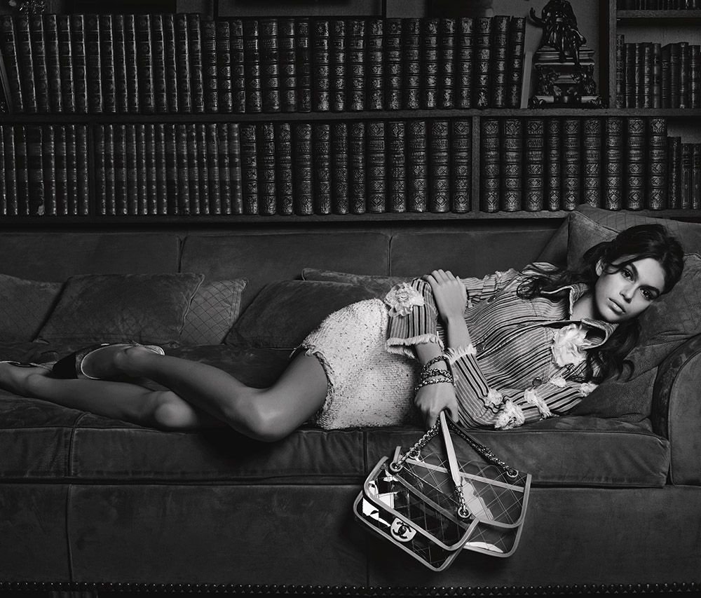 Аманда Харлех (Фото: пресс-материалы)   Кайя Гербер в кампании сумок Chanel весна-лето 2018 года (Фото: материалы прессы)